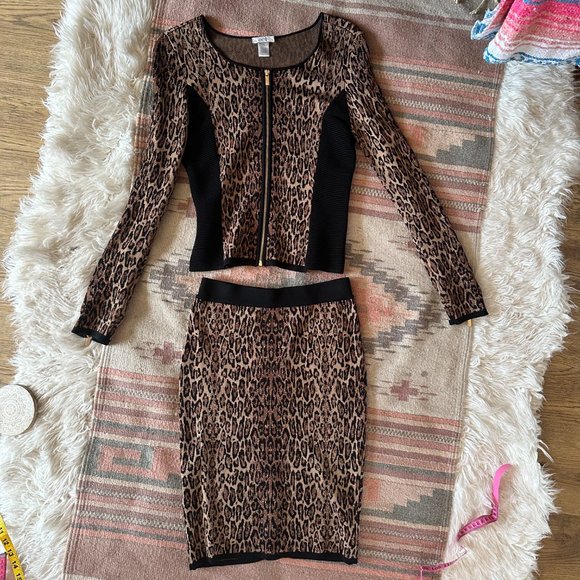 Cache Leopard 2-Piece Suit - Picture 10 of 10